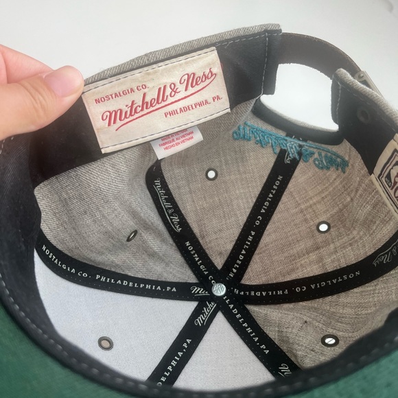 Mitchell & Ness Charlotte Hornets Strapback Hat - Picture 4 of 8